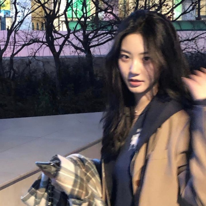左撇子女人